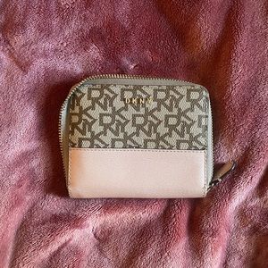 dkny wallet